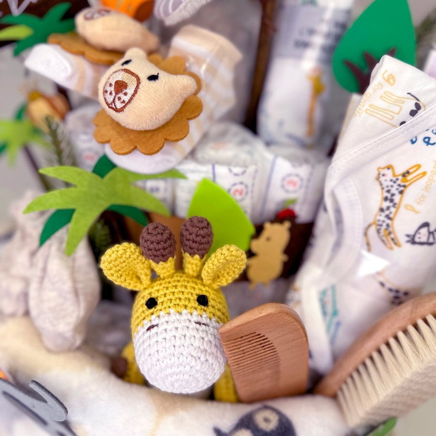 FOREST DIAPER CAKE HAMPER｜Plush Toy｜Animals Rattle｜Romper｜Bib｜Mitten｜socks｜Barrier Cream｜Facial Cream｜Diapers｜森林主題尿片蛋糕禮籃｜毛絨公仔｜動物搖鈴｜嬰兒連身衣｜口水肩｜嬰兒手套｜嬰兒造型襪｜護膚膏｜水份潤面霜